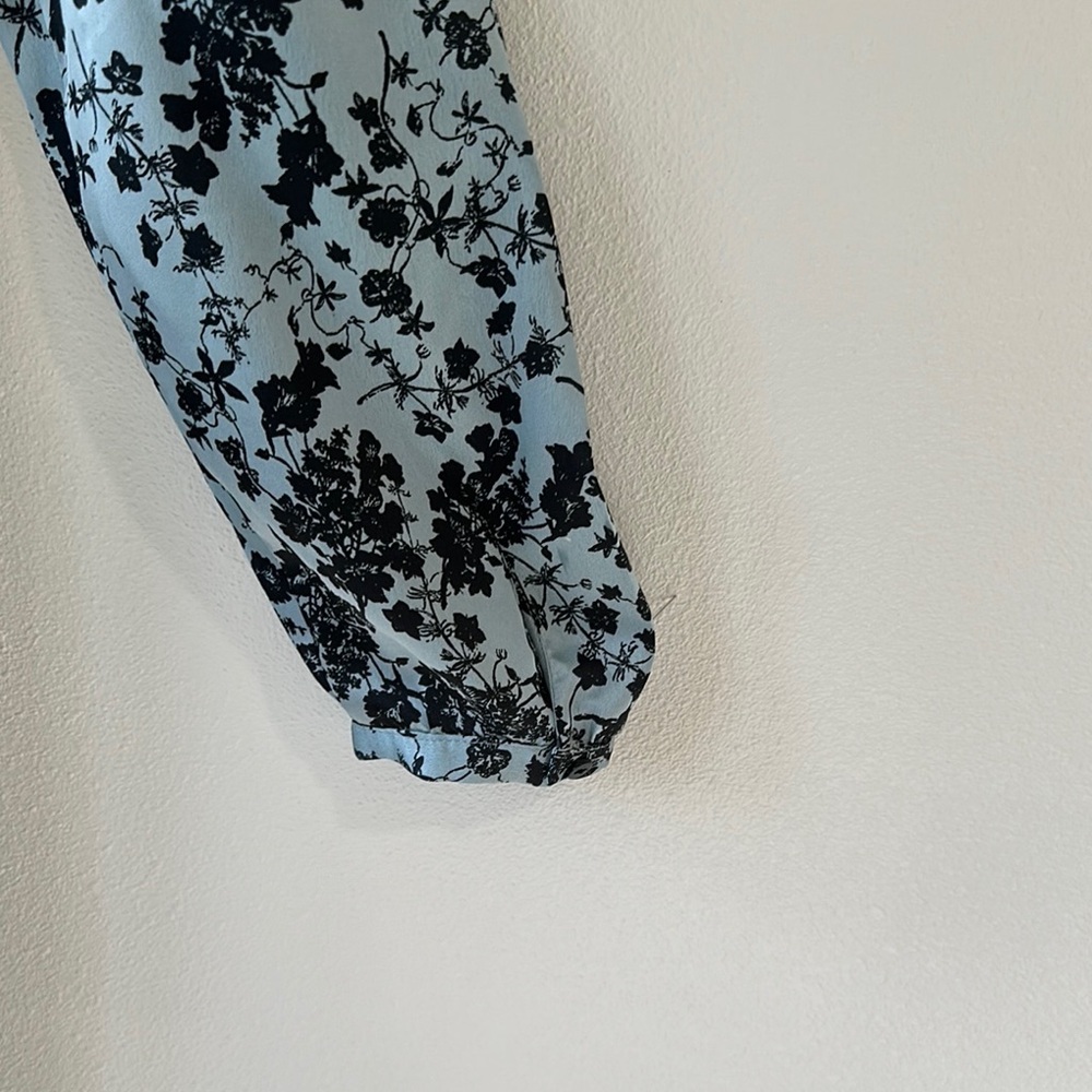 Zara‎ Floral Blue and Black midi dress size m long sleeve v-neck ruffled - Picture 3 of 14
